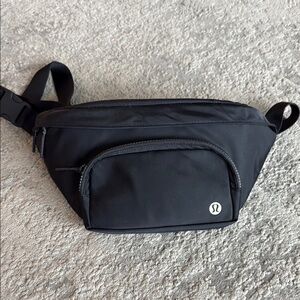 lululemon athletica - the rest is written belt bag (black)